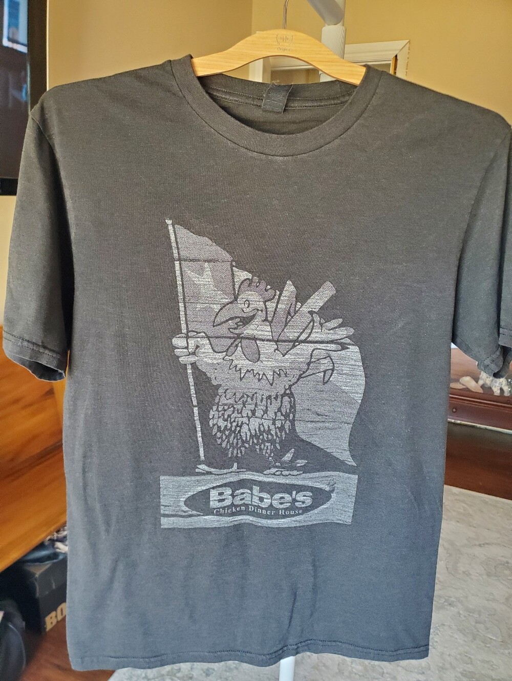 Babe's Chicken Dinner House Tee Size Small